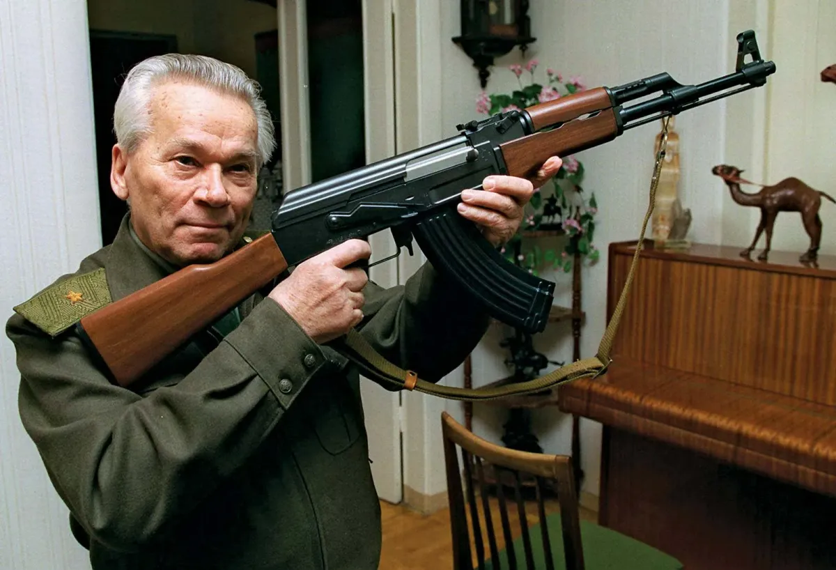 FUSIL DE ASALTO AK47 CON BALINES DE HIDROGEL